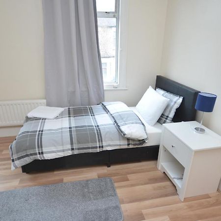 Cheerful 4 Bedroom House In Greater Londra Dış mekan fotoğraf