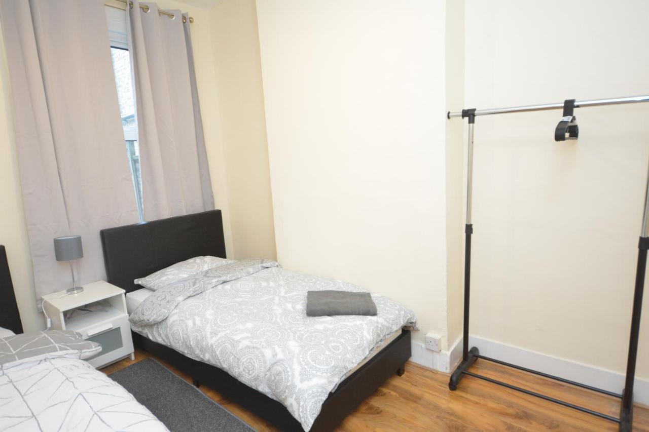 Cheerful 4 Bedroom House In Greater Londra Dış mekan fotoğraf