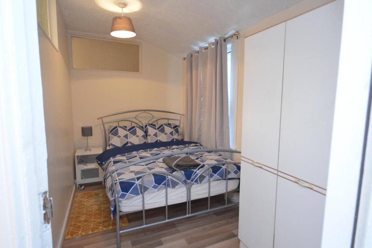 Cheerful 4 Bedroom House In Greater Londra Dış mekan fotoğraf