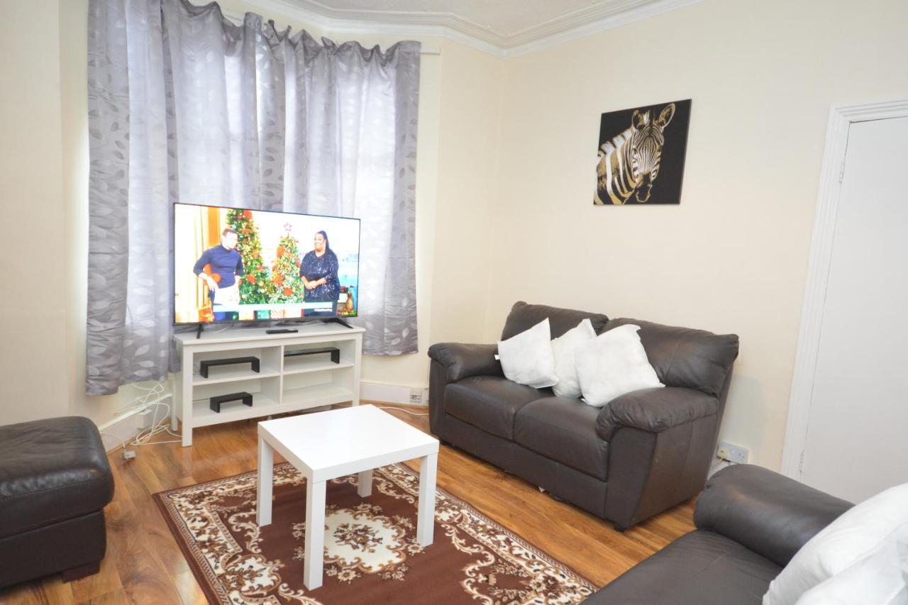 Cheerful 4 Bedroom House In Greater Londra Dış mekan fotoğraf