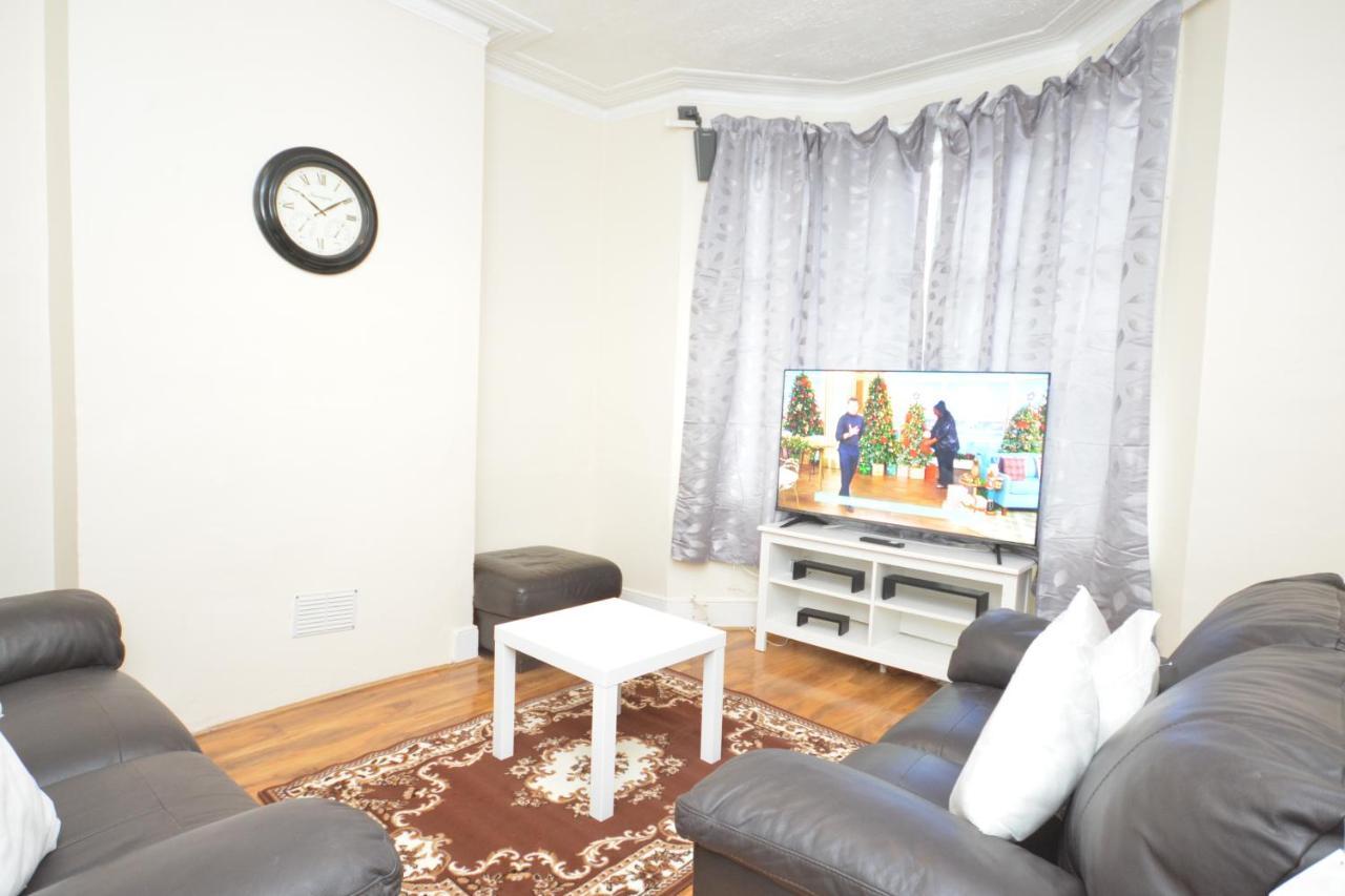 Cheerful 4 Bedroom House In Greater Londra Dış mekan fotoğraf