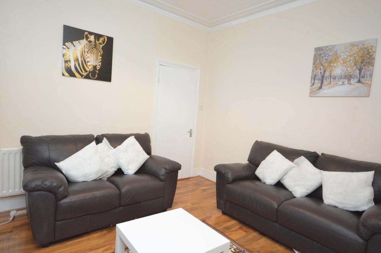 Cheerful 4 Bedroom House In Greater Londra Dış mekan fotoğraf